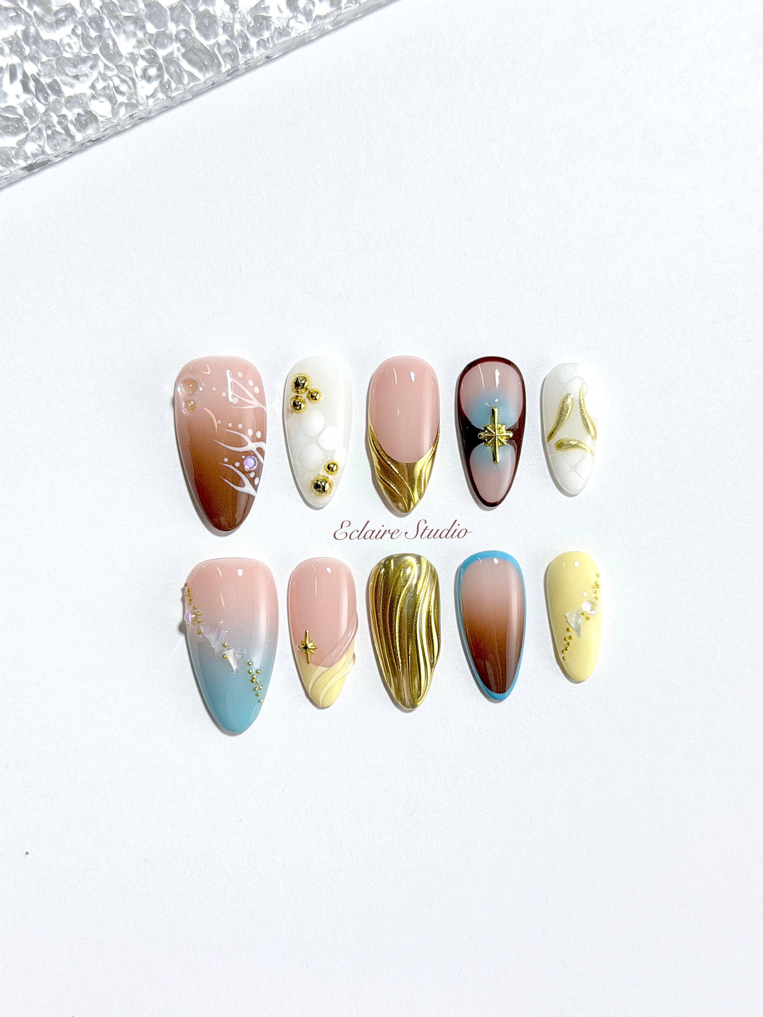 Horizon mixed-tone press-on nails in brown, butter yellow, sky blue and cream with gold chrome wave – Éclaire Studio