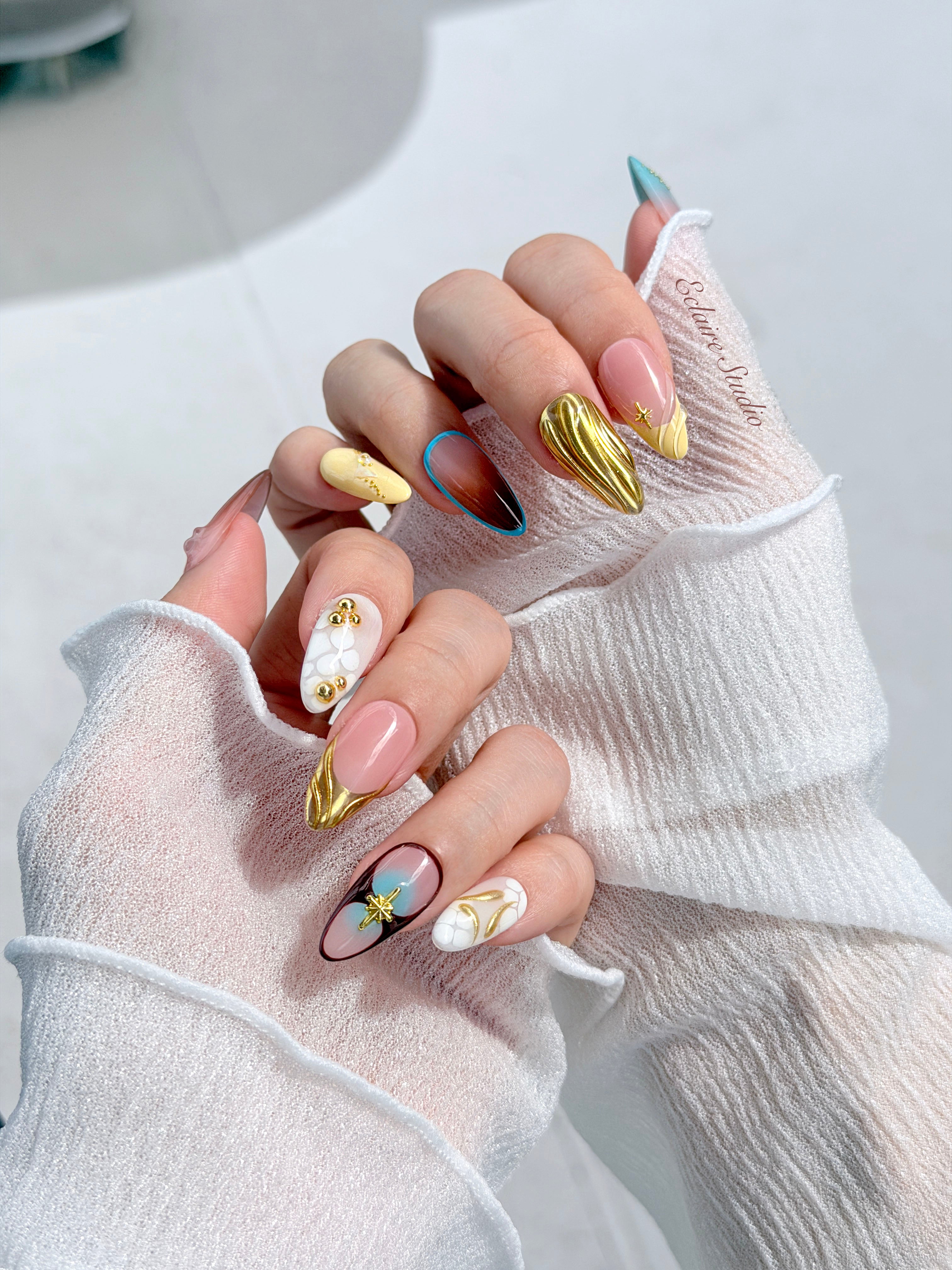 Horizon mixed-tone press-on nails in brown, butter yellow, sky blue and cream with gold chrome wave – Éclaire Studio