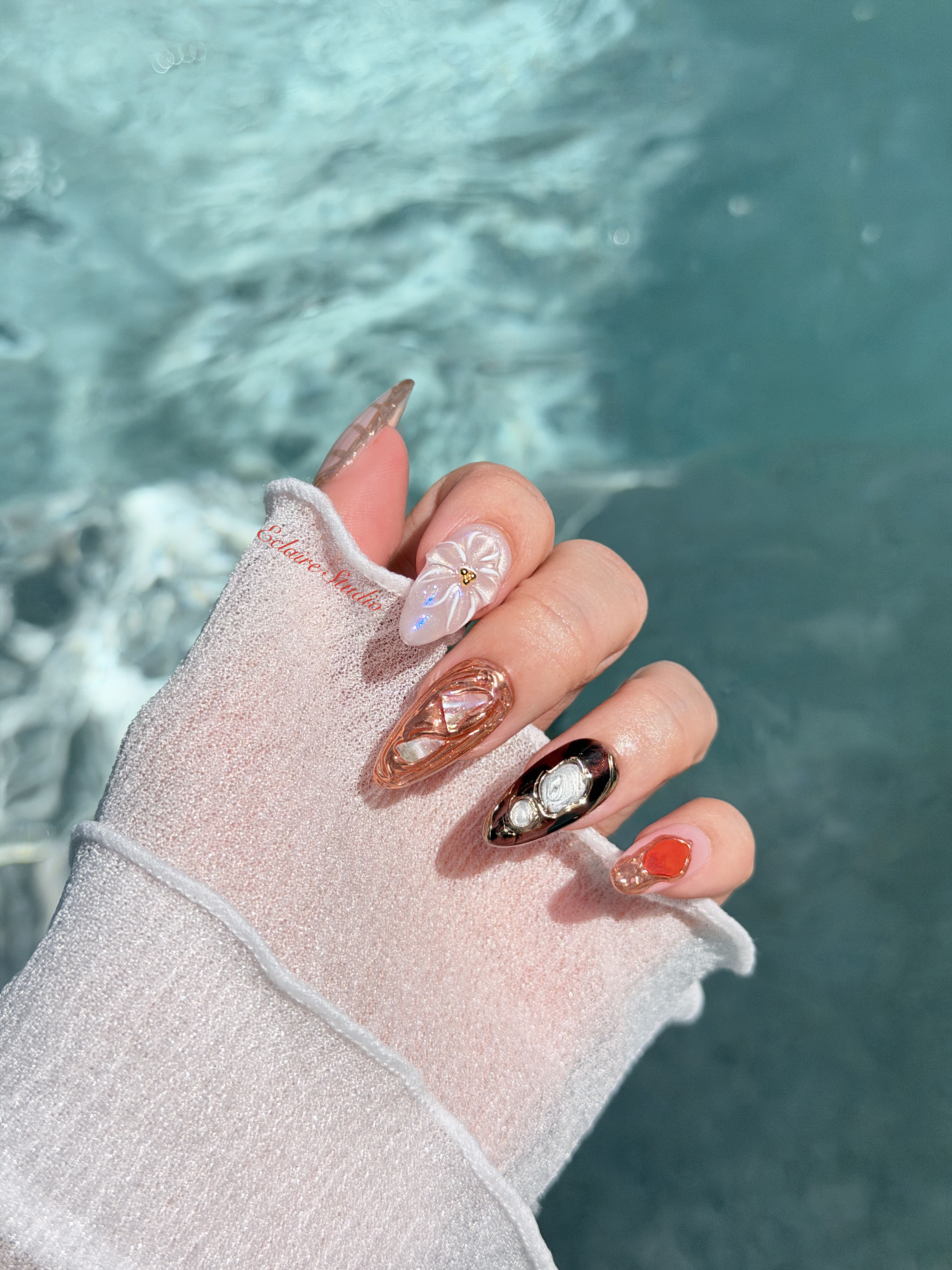 Treasure pearlescent cat-eye press-on nails with gold-bezeled amber, coral, agate and abalone inlays – Éclaire Studio