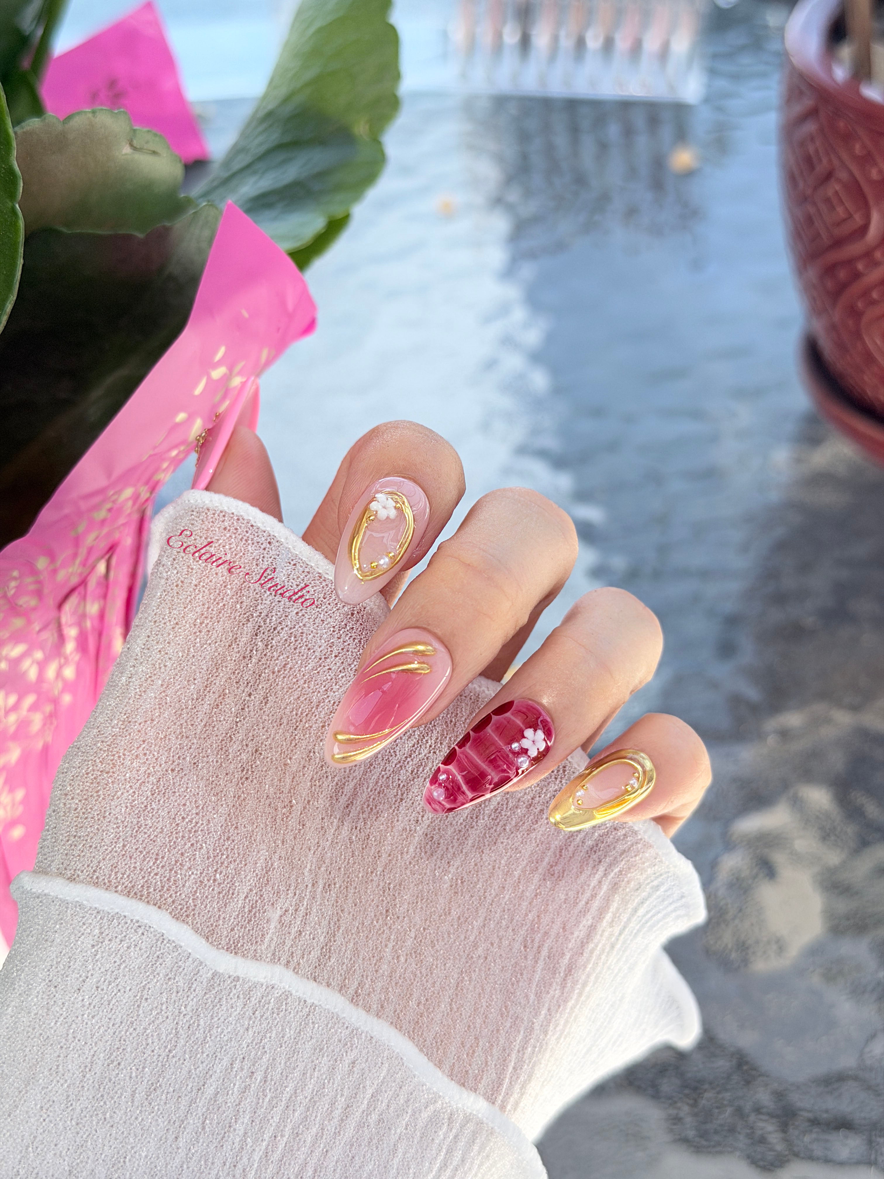 Strawberry Latte red ombré press-on nails with molten gold frames and floral accents – Éclaire Studio