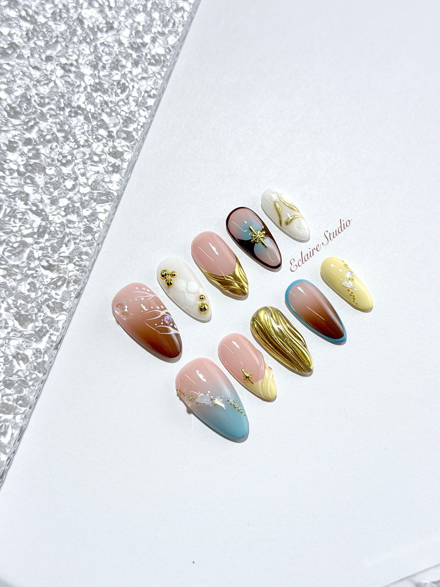 Horizon mixed-tone press-on nails in brown, butter yellow, sky blue and cream with gold chrome wave – Éclaire Studio