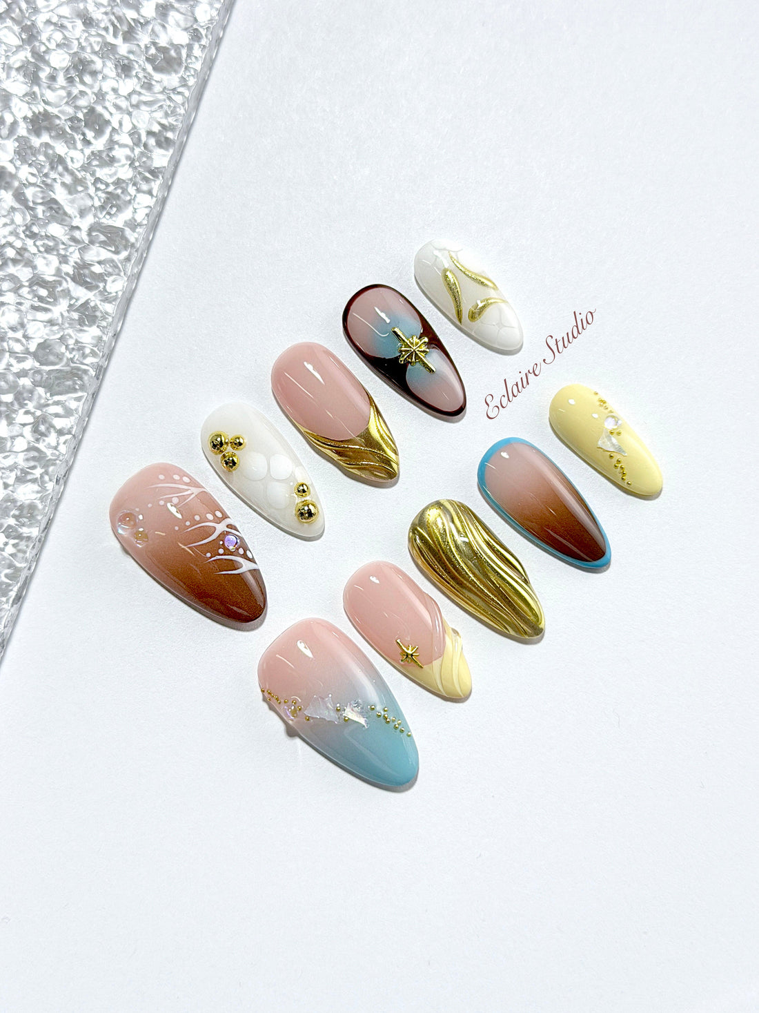Horizon mixed-tone press-on nails in brown, butter yellow, sky blue and cream with gold chrome wave – Éclaire Studio
