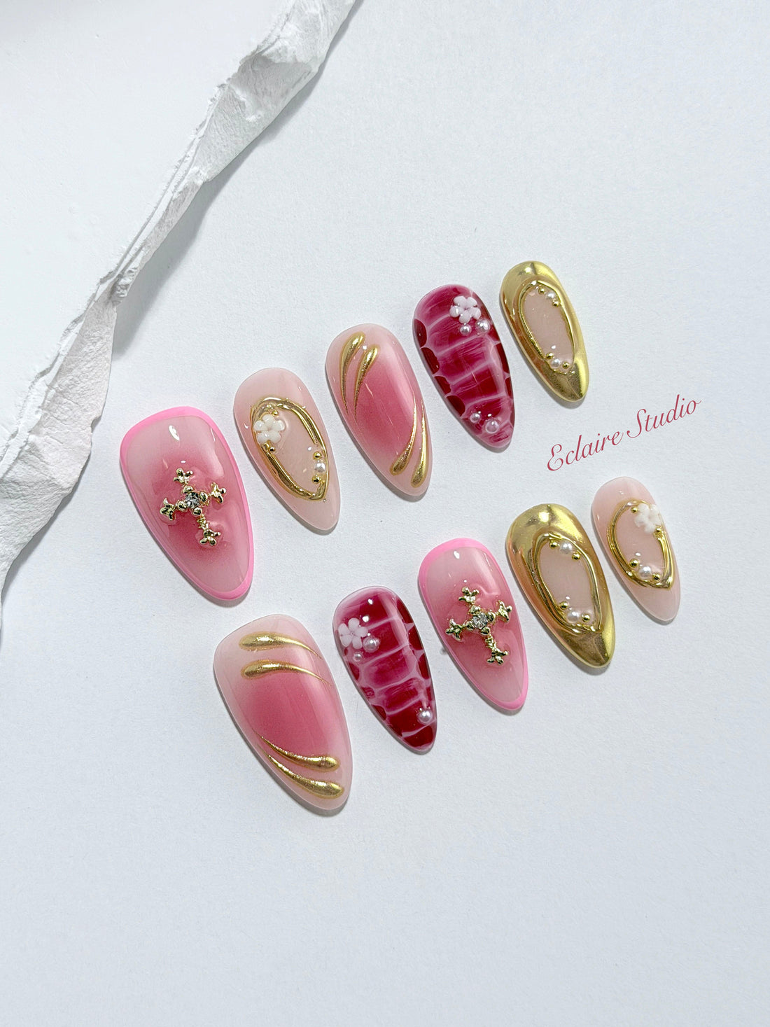 Strawberry Latte red ombré press-on nails with molten gold frames and floral accents – Éclaire Studio