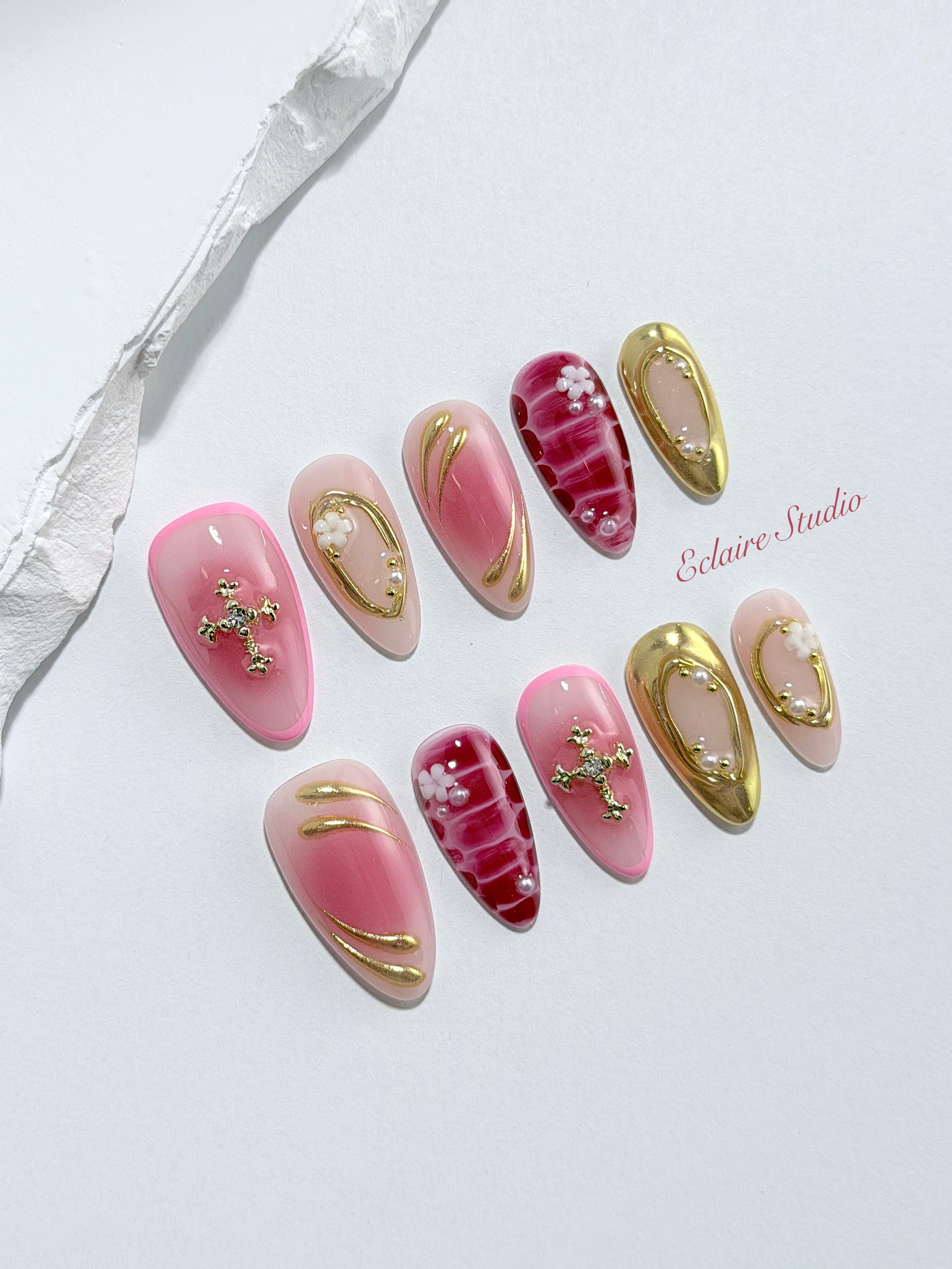 Strawberry Latte red ombré press-on nails with molten gold frames and floral accents – Éclaire Studio