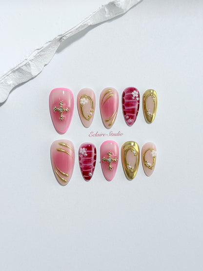 Strawberry Latte red ombré press-on nails with molten gold frames and floral accents – Éclaire Studio