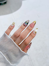 Horizon mixed-tone press-on nails in brown, butter yellow, sky blue and cream with gold chrome wave – Éclaire Studio