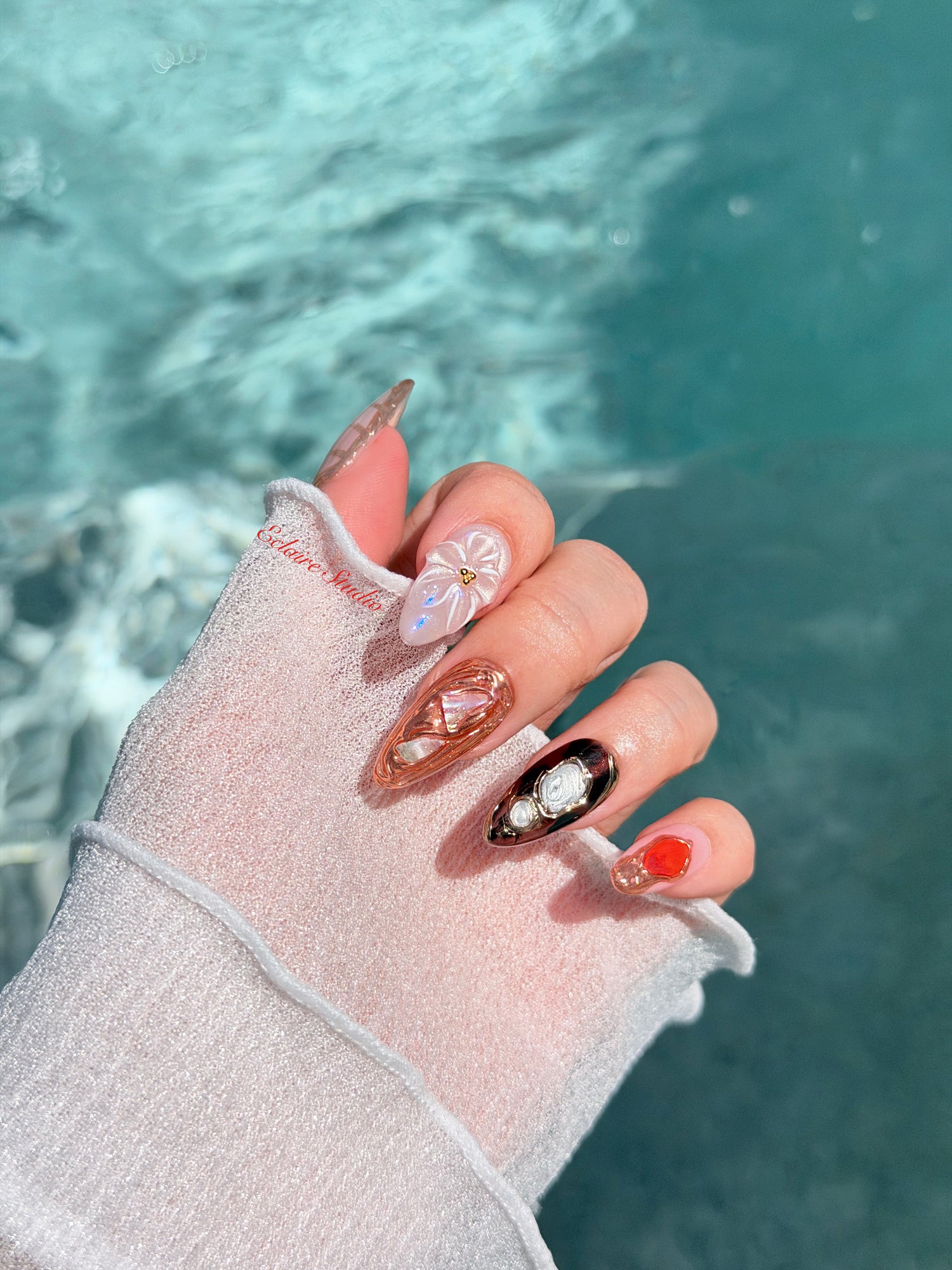 Treasure pearlescent cat-eye press-on nails with gold-bezeled amber, coral, agate and abalone inlays – Éclaire Studio