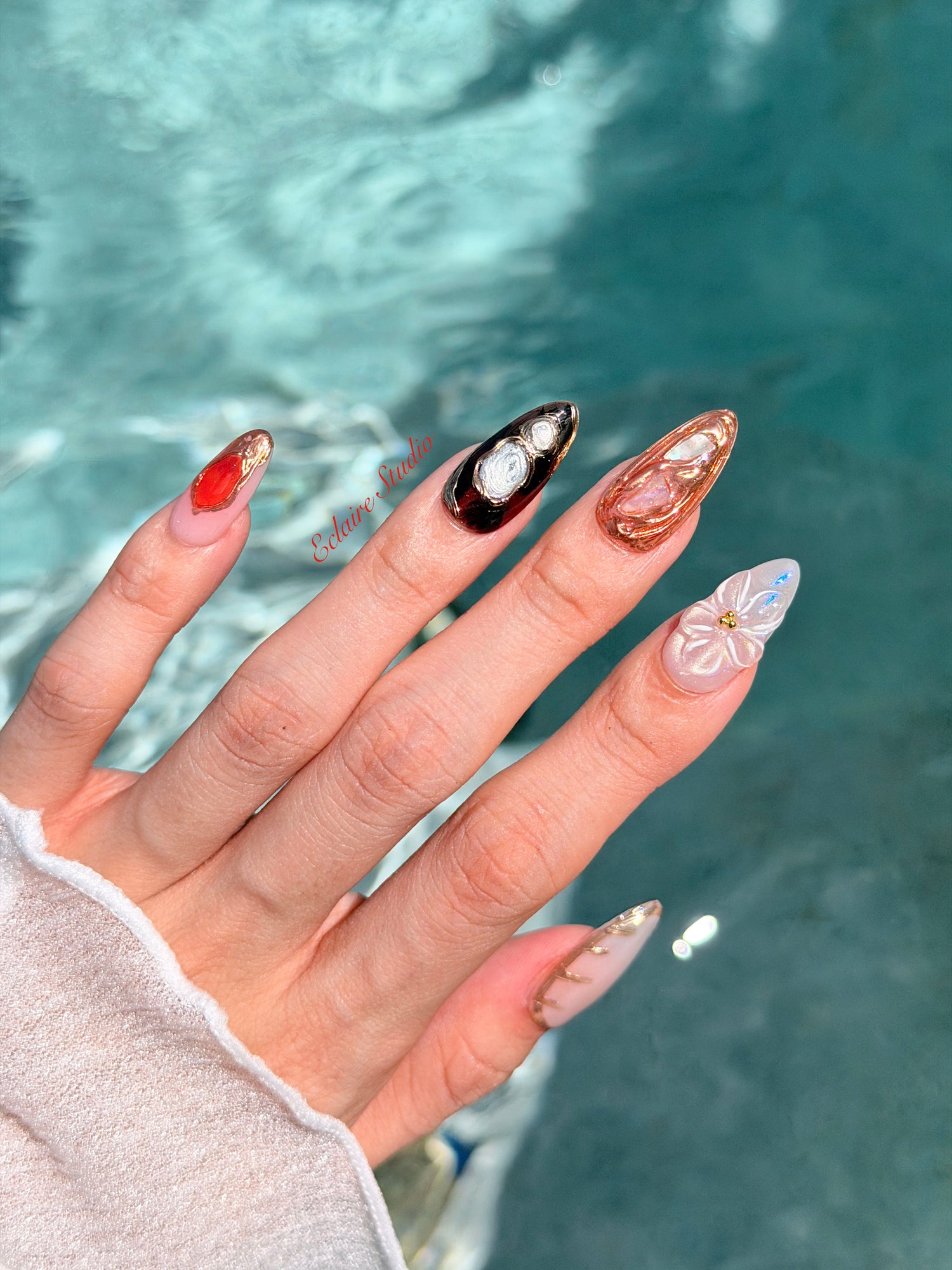 Treasure pearlescent cat-eye press-on nails with gold-bezeled amber, coral, agate and abalone inlays – Éclaire Studio