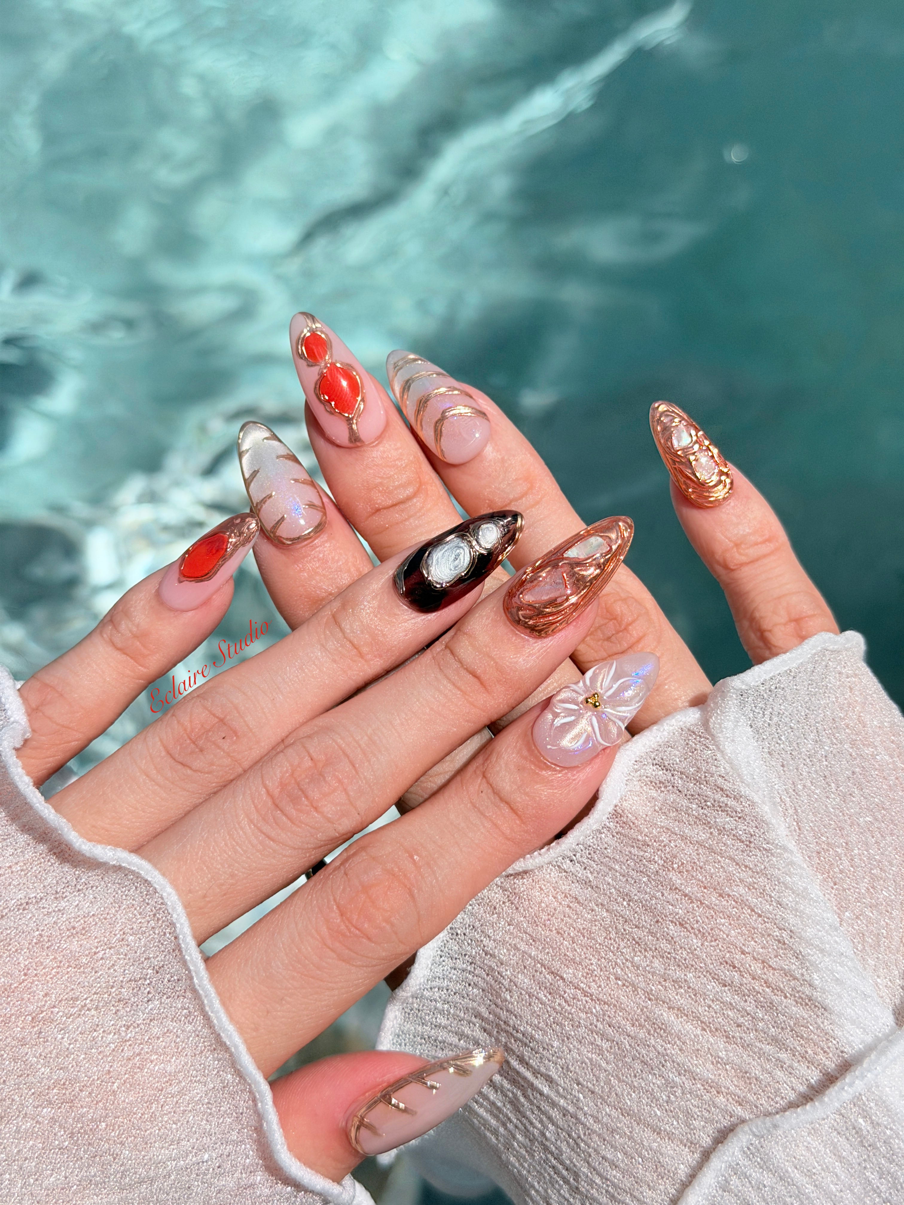 Treasure pearlescent cat-eye press-on nails with gold-bezeled amber, coral, agate and abalone inlays – Éclaire Studio