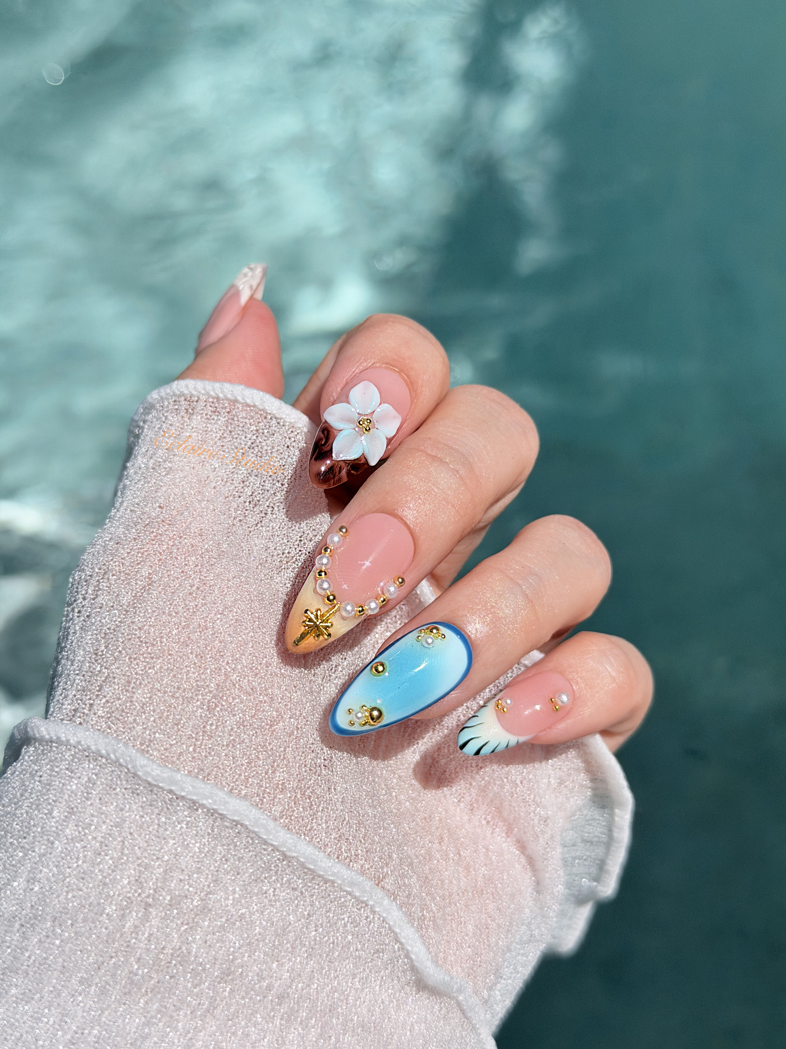 Seabreeze blue-to-amber ombré press-on nails with 3D flowers, pearls and shell French tips – Éclaire Studio
