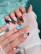 Seabreeze blue-to-amber ombré press-on nails with 3D flowers, pearls and shell French tips – Éclaire Studio