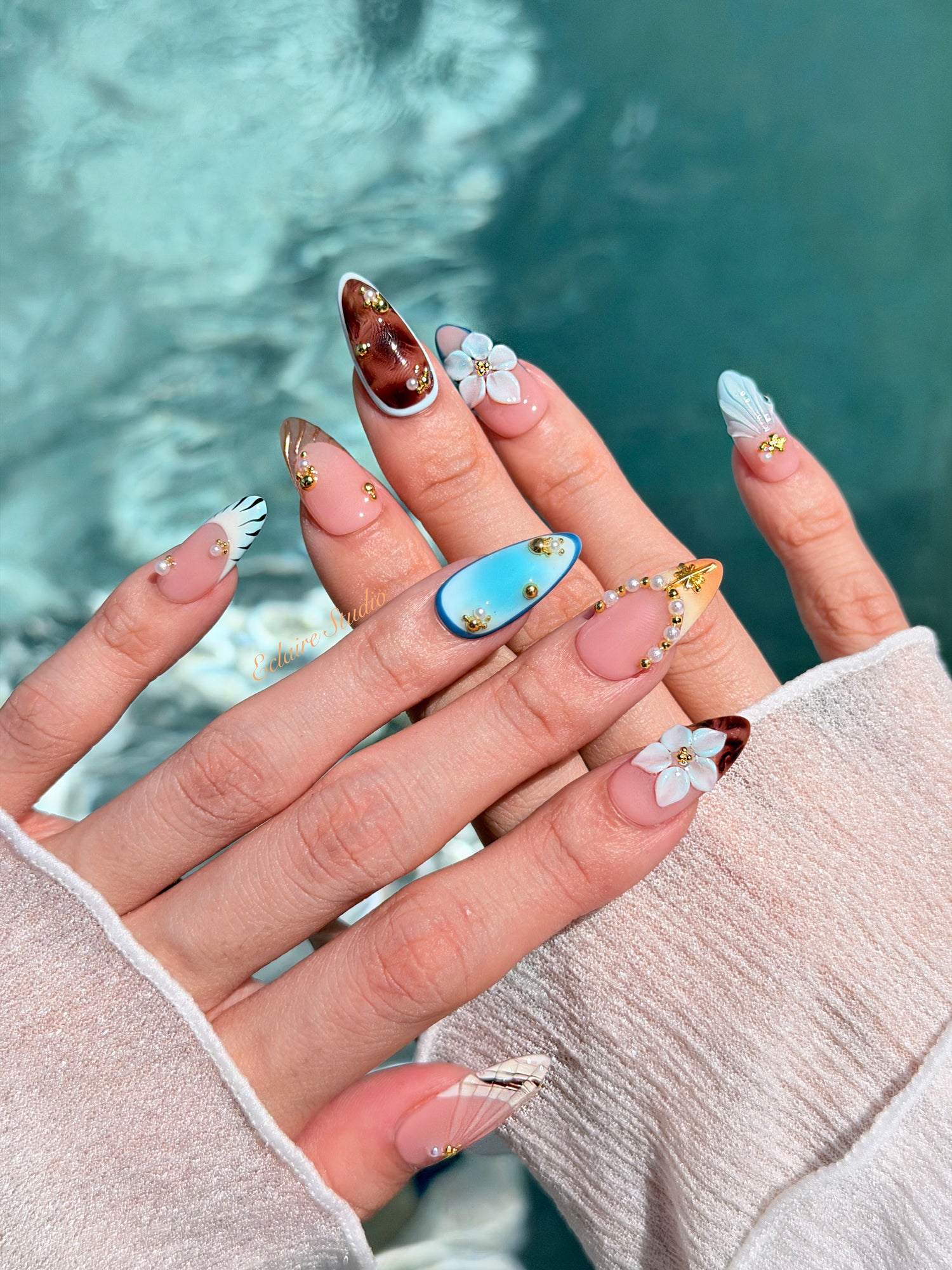 Seabreeze blue-to-amber ombré press-on nails with 3D flowers, pearls and shell French tips – Éclaire Studio