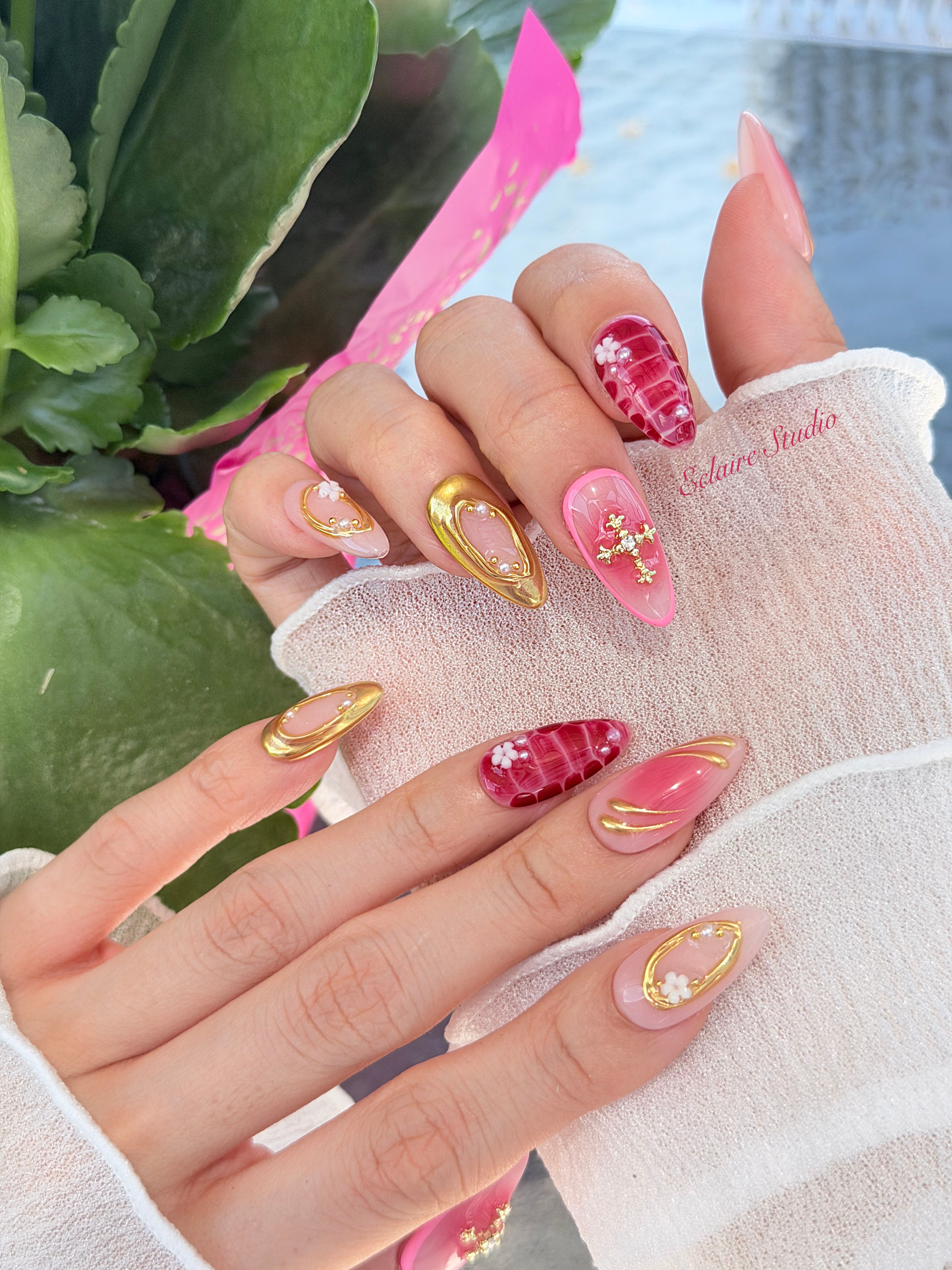 Strawberry Latte red ombré press-on nails with molten gold frames and floral accents – Éclaire Studio