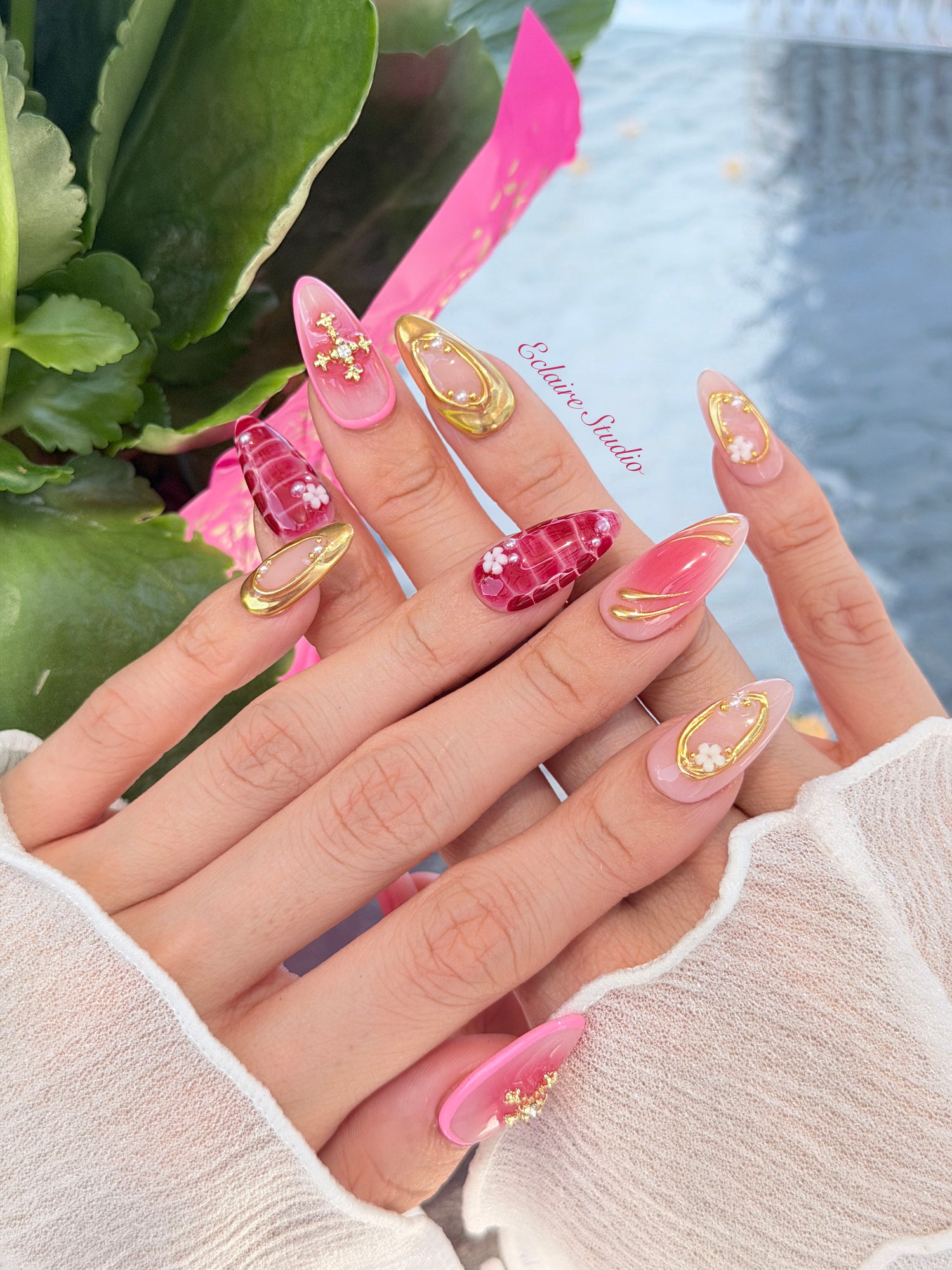 Strawberry Latte red ombré press-on nails with molten gold frames and floral accents – Éclaire Studio
